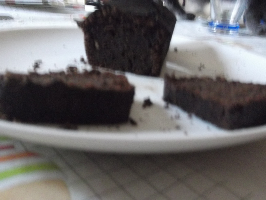 Un gâteau au chocolat